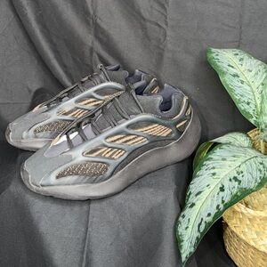 Yeezy clay brown